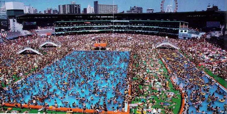 niche market, blue ocean marketing crowded swimming pool